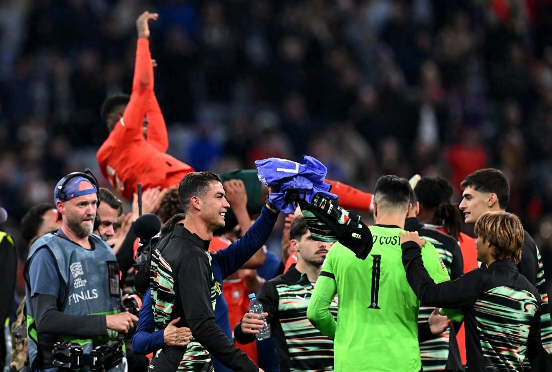 欧冠半决赛次回合燃爆全球球迷,巅峰对决宛如大战的简单介绍 欧冠半决赛次回合燃爆全球球迷,巅峰对决宛如大战的简单介绍