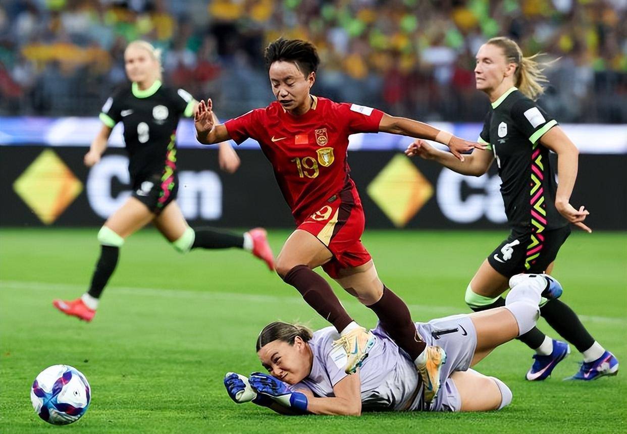重提耳朵！中国女足赢得球迷们的尖叫的简单介绍