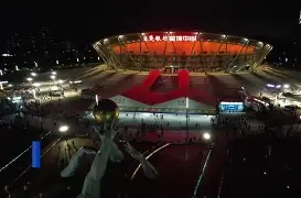 关于篮球明星华美亮相，赛场英俊英姿仍未消退的信息